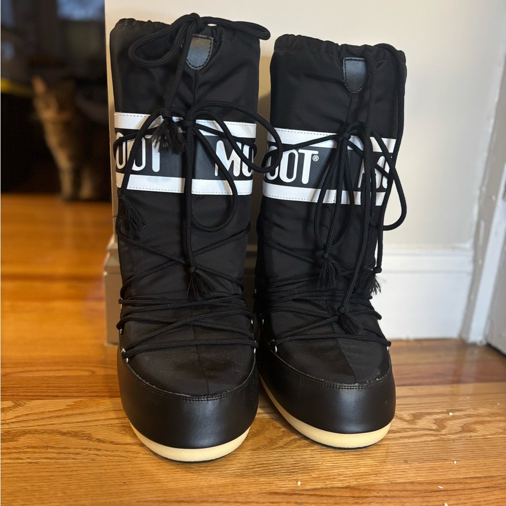 Moon boots
